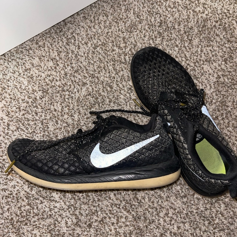 Nike Tennis Shoes